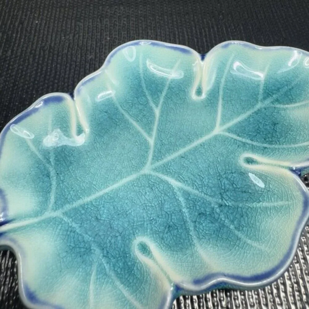 Pottery Dish vintage leaf